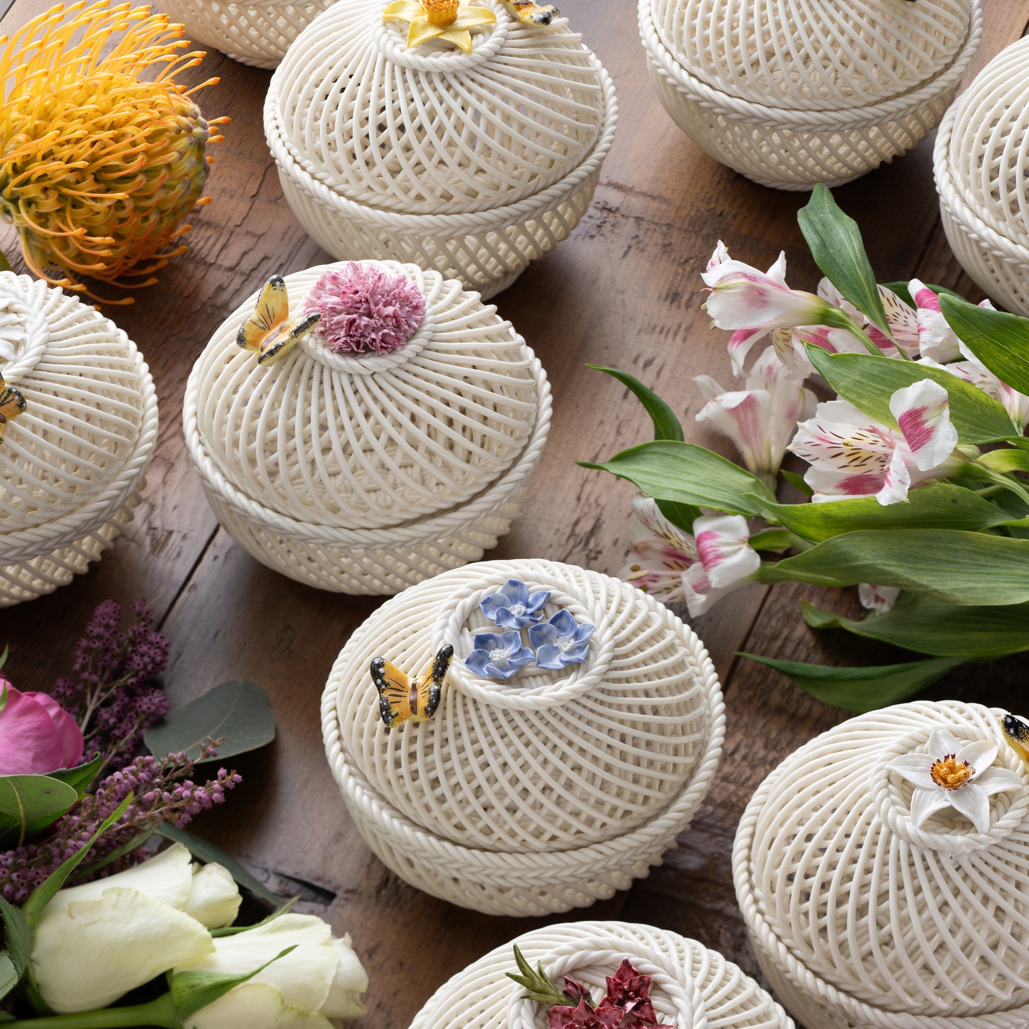 Belleek Classic Flowers of the Month May - Lily of the Valley
