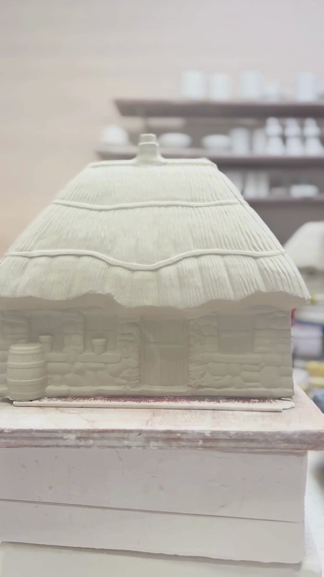 Belleek Classic Thatched Cottage Luminaire (US Fitting)