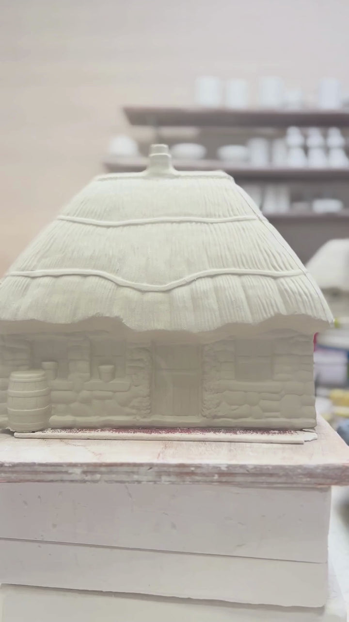 Belleek Classic Thatched Cottage Luminaire (US Fitting)