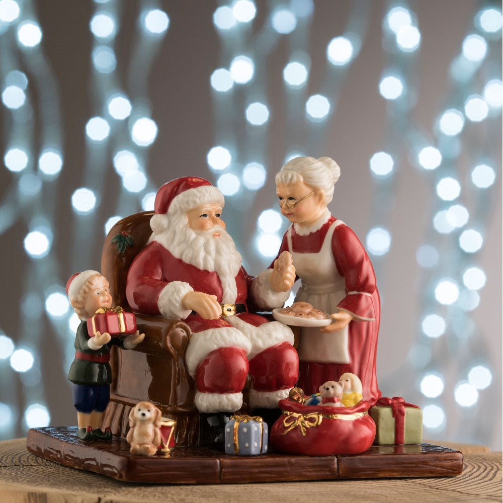 Aynsley Santa and Mrs Claus *AVAILABLE ONLY IN USA*