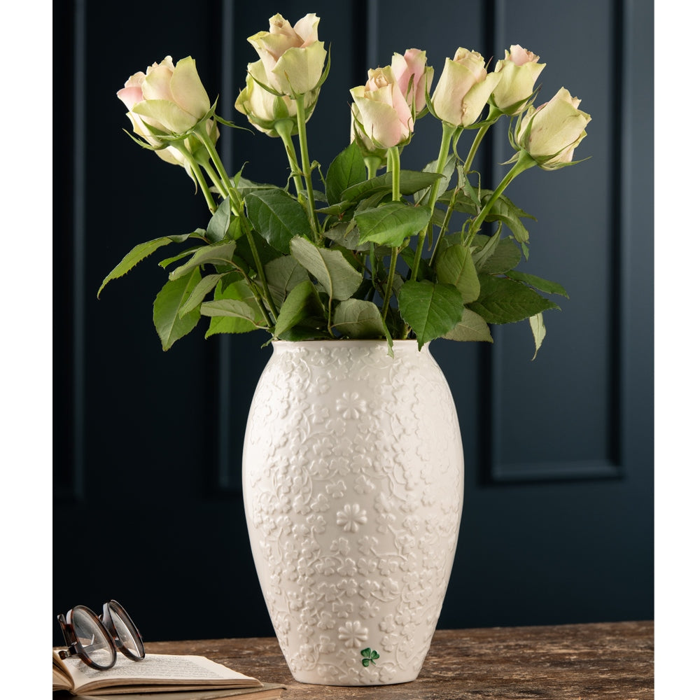 Belleek-Classic-Field-of-Shamrocks-Vase